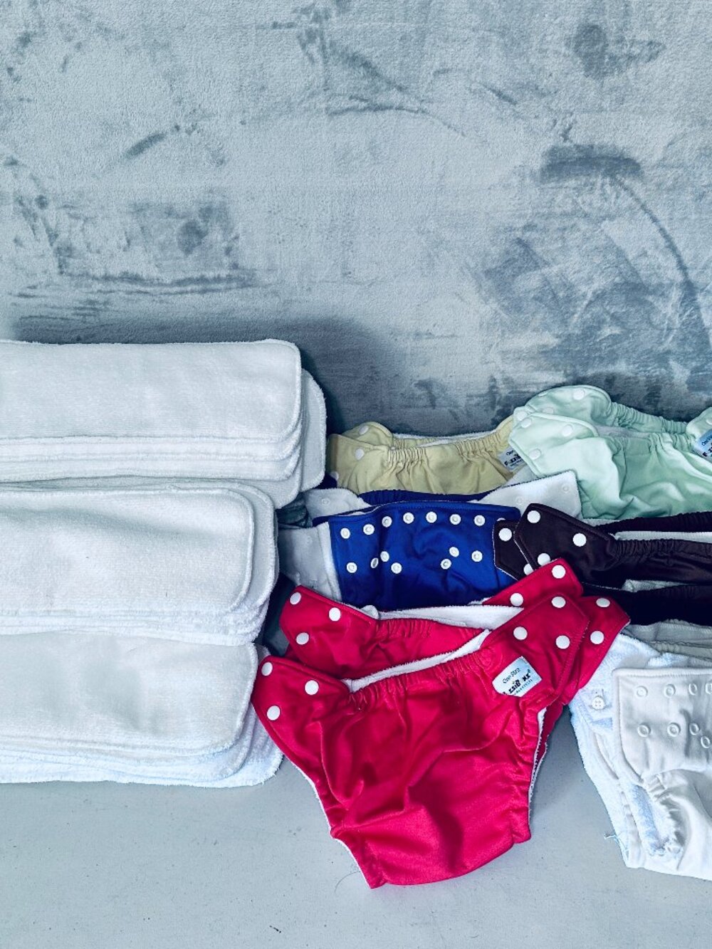 FuzziBunz One Size Cloth Diaper Lot 24 Diapers 46 Inserts/Liners Used